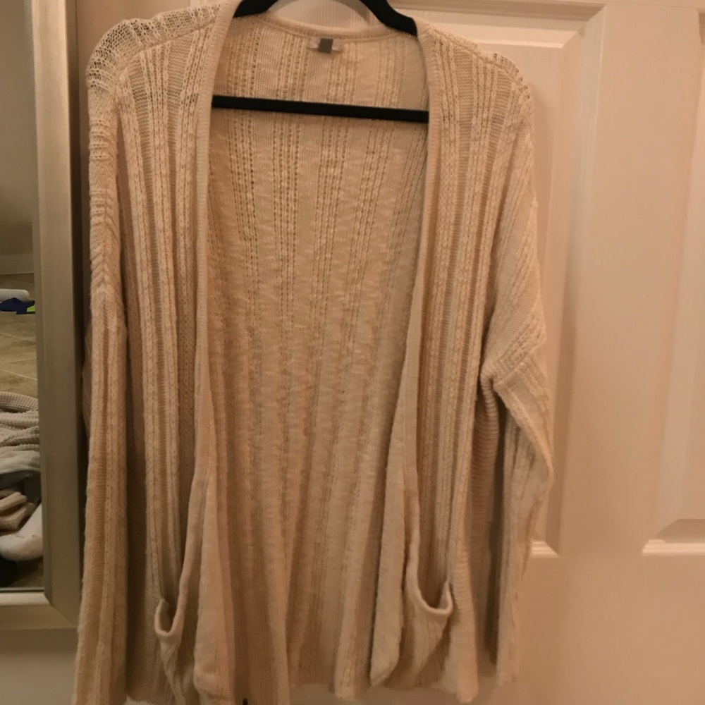 URBAN OUTFITTERS CREAM SWEATER